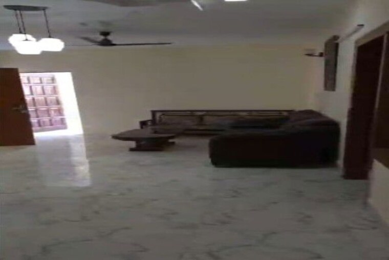  Parking, sector 14 3 Bedroom 396 Sq.Yd. Builder Floor In Sector 14 Gurgaon 10607203