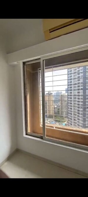Room in 2 BHK Apartment at Group Seven Rushi Heights, Goregaon East – for Rent
