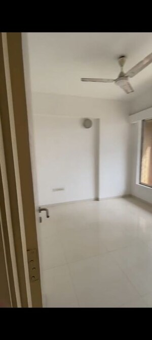 Room in 2 BHK Apartment at Group Seven Rushi Heights, Goregaon East – for Rent