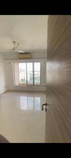 Room in 2 BHK Apartment at Group Seven Rushi Heights, Goregaon East – for Rent