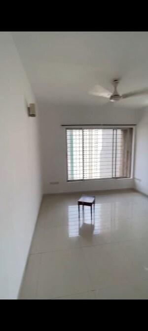Room in 2 BHK Apartment at Group Seven Rushi Heights, Goregaon East – for Rent