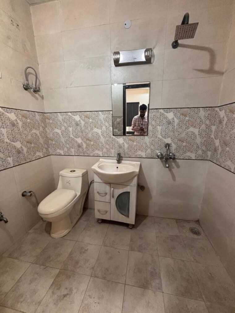 Bathroom, divya-angels 3 Bedroom 1150 Sq.Ft. Builder Floor In Indrapuram Ghaziabad 10607286