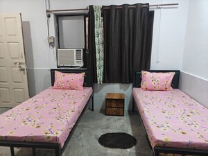 Bedroom in  Pg at Vile Parle East – for Rent