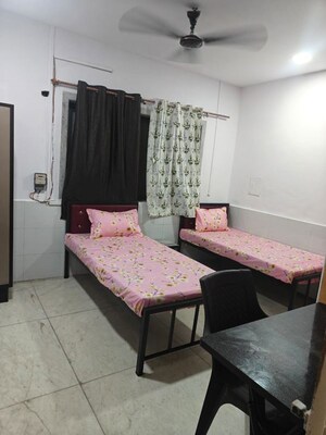  Pg For Rent in Vile Parle East