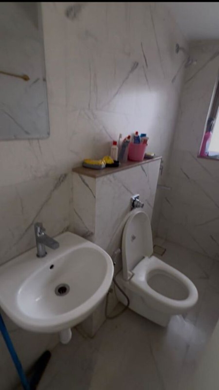 Bathroom, powai-cosmopolitan-chs 2 Bedroom 1050 Sq.Ft. Apartment In Powai Mumbai 10607334