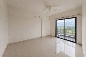 Room in 3 BHK Apartment at Mantra Montana Phase 6, Dhanori – for Rent