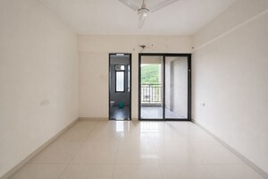 Room in 3 BHK Apartment at Mantra Montana Phase 6, Dhanori – for Rent