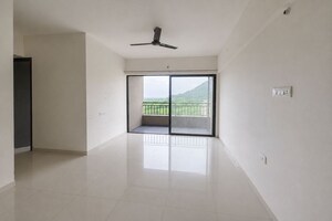 Room in 3 BHK Apartment at Mantra Montana Phase 6, Dhanori – for Rent