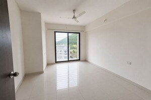 Room in 3 BHK Apartment at Mantra Montana Phase 6, Dhanori – for Rent
