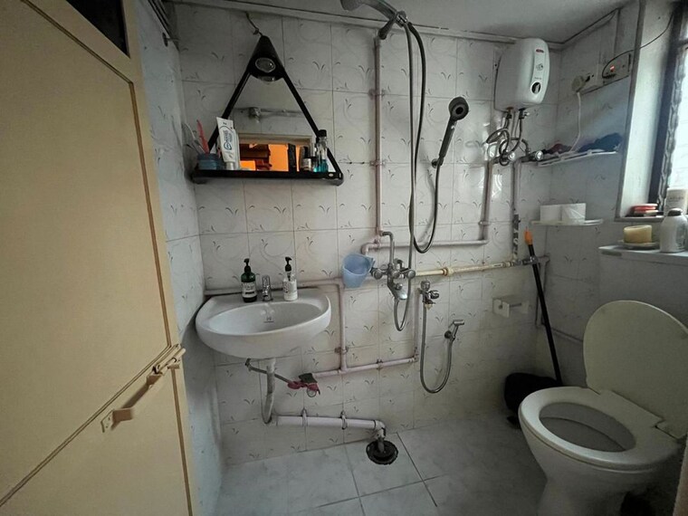 Bathroom, bandra west 2 Bedroom 780 Sq.Ft. Apartment In Bandra West Mumbai 10607271