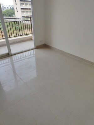 Room in 2 BHK Apartment at Signature Global Prime, Sector 63a – for Rent