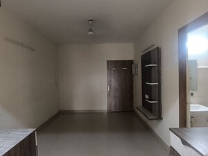 Room in 2 BHK Apartment at Suncity Avenue 102, Sector 102 – for Rent