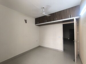 Room in 2 BHK Apartment at Suncity Avenue 102, Sector 102 – for Rent