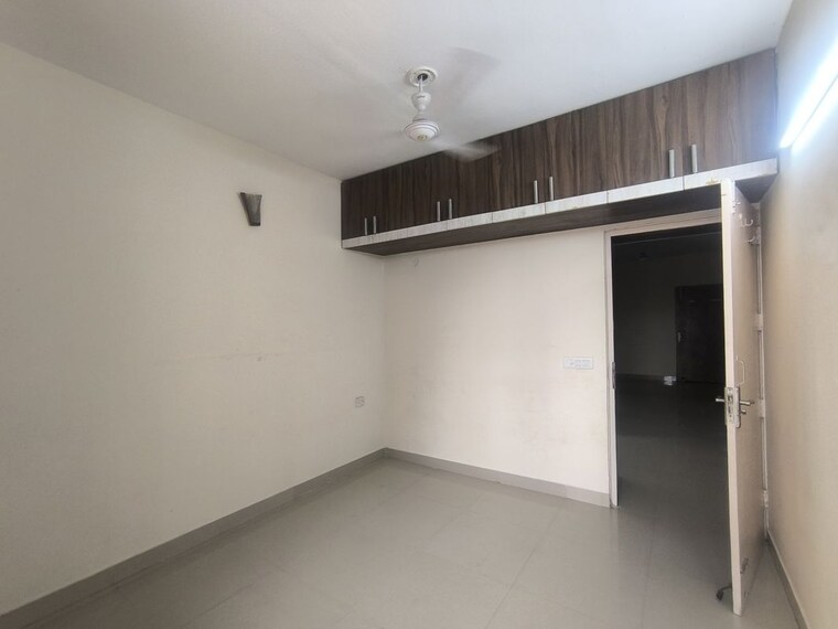 Room, suncity-avenue-102 2 Bedroom 550 Sq.Ft. Apartment In Sector 102 Gurgaon 10607405