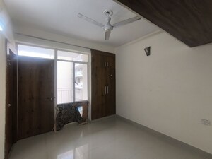 Room in 2 BHK Apartment at Suncity Avenue 102, Sector 102 – for Rent