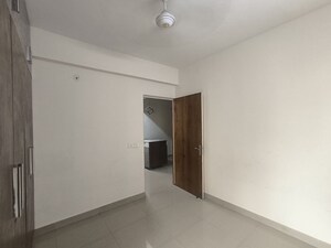 Room in 2 BHK Apartment at Suncity Avenue 102, Sector 102 – for Rent