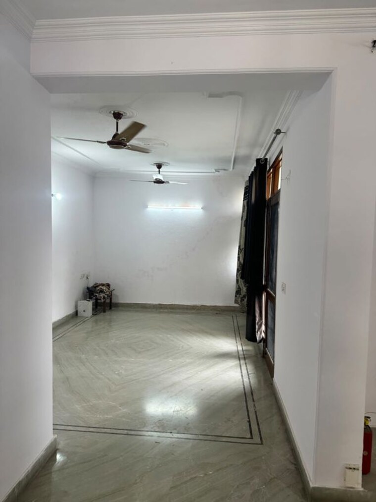 Room, sector 47 3 Bedroom 2000 Sq.Ft. Apartment In Sector 47 Gurgaon 10607417
