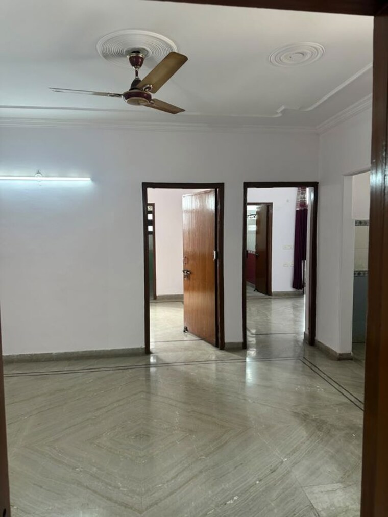 Room, sector 47 3 Bedroom 2000 Sq.Ft. Apartment In Sector 47 Gurgaon 10607417