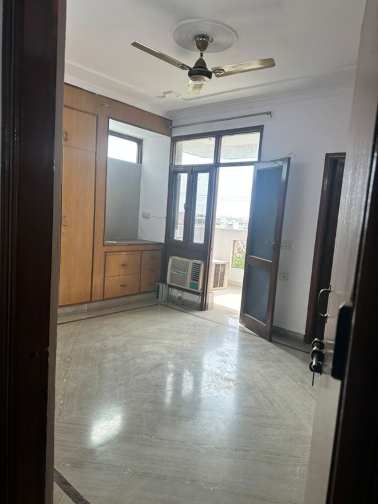 Room, sector 47 3 Bedroom 2000 Sq.Ft. Apartment In Sector 47 Gurgaon 10607417