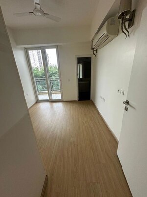 Room in 3.5 BHK Apartment at DLF The Ultima, Sector 81 – for Rent