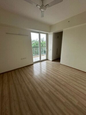 Room in 3.5 BHK Apartment at DLF The Ultima, Sector 81 – for Rent