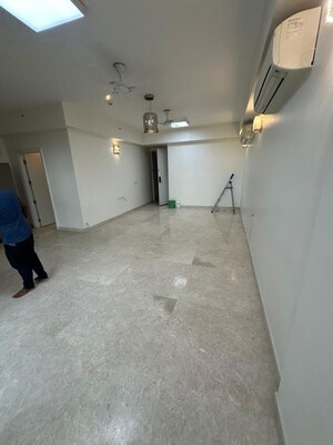 Room in 3.5 BHK Apartment at DLF The Ultima, Sector 81 – for Rent