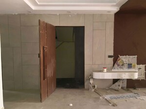 Building Lobby in 3 BHK Builder Floor at Sector 21 – for Rent