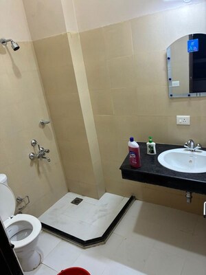 Bathroom in 2.5 BHK Builder Floor at Smart World Orchard, Sector 61 – for Rent