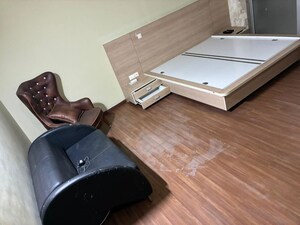 Furnished Amenities in 2.5 BHK Builder Floor at Smart World Orchard, Sector 61 – for Rent