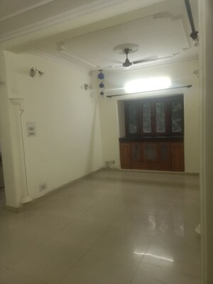 Room in 2.5 BHK Apartment at Vasant Kunj – for Rent
