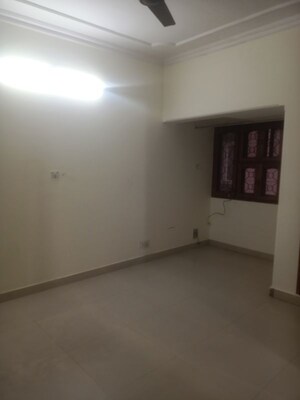 Room in 2.5 BHK Apartment at Vasant Kunj – for Rent