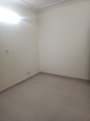 Room in 2.5 BHK Apartment at Vasant Kunj – for Rent