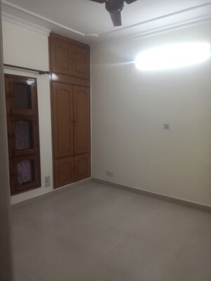 Room in 2.5 BHK Apartment at Vasant Kunj – for Rent