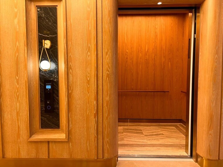 undefined, one-lodha-place Commercial Office Space 655 Sq.Ft. In Lower Parel Mumbai 10607445