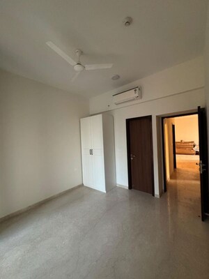 Room in 2 BHK Apartment at Dosti Mezzo 22, Sion East – for Rent