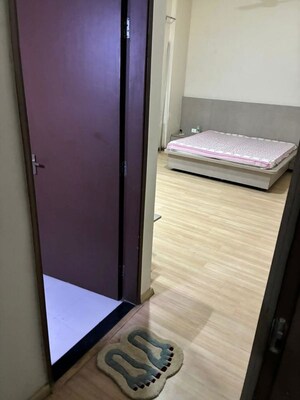 Room in 3 BHK Builder Floor at Smart World Orchard, Sector 61 – for Rent