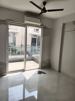 Room in 2 BHK Apartment at Signature Global City, Sector 37d – for Rent