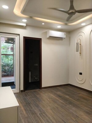 Building Lobby in 3 BHK Builder Floor at Sector 22 – for Rent