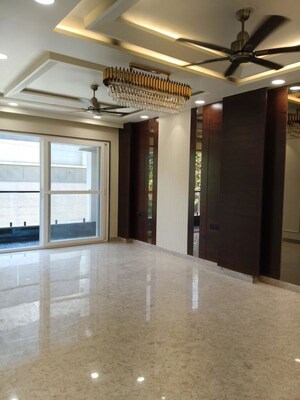 Room in 3 BHK Builder Floor at Sector 22 – for Rent