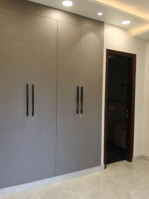 Room in 3 BHK Builder Floor at Sector 22 – for Rent