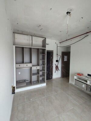 Room in 3 BHK Apartment at Piramal Aranya Ahan, Byculla – for Rent