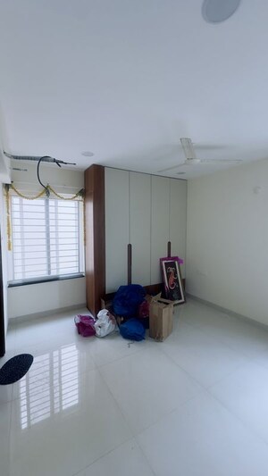 Room in 2 BHK Apartment at KSR Signature 4, Tellapur – for Rent