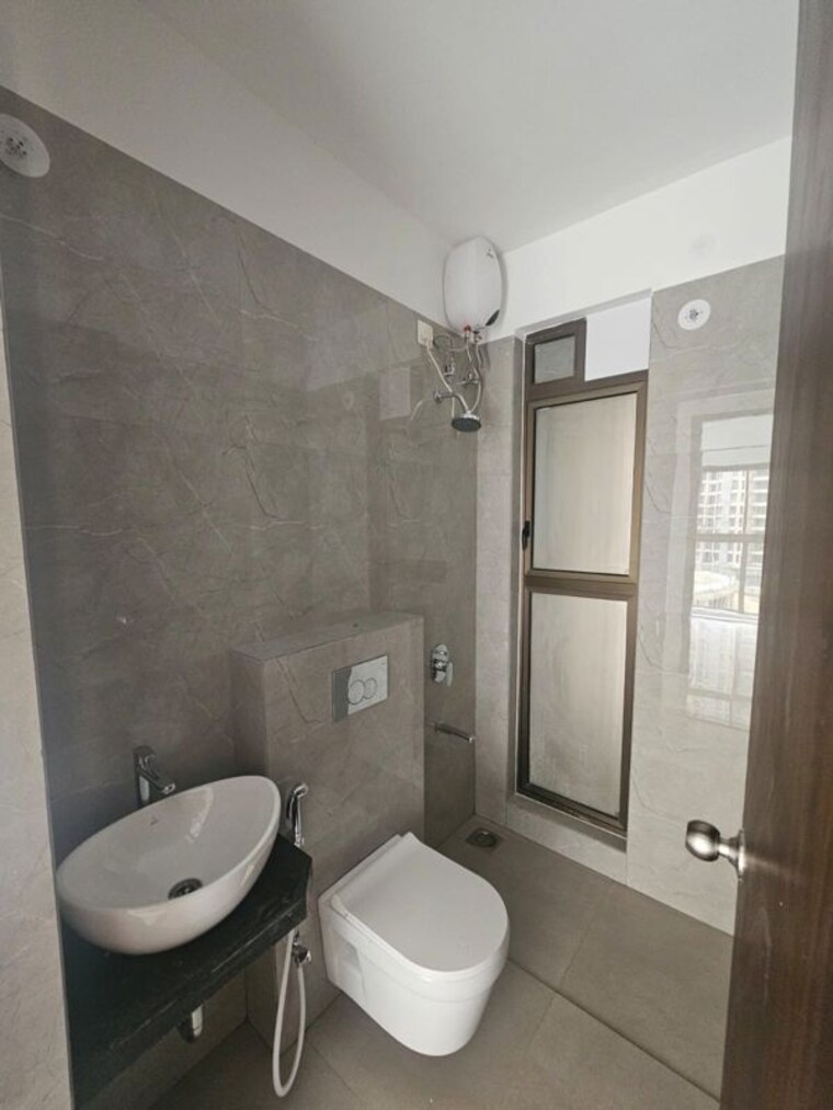 Bathroom, raymond-ten-x-habitat 1 Bedroom 420 Sq.Ft. Apartment In Pokhran Road No Two Thane 10607491