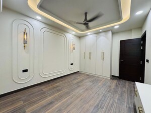 Building Lobby in 3 BHK Builder Floor at Sector 22 – for Rent