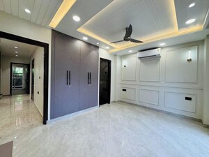 Room in 3 BHK Builder Floor at Sector 22 – for Rent