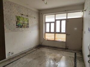 Room in 3 BHK Builder Floor at Sector 22 – for Rent
