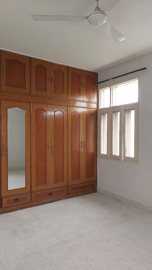 Room in 3 BHK Builder Floor at Sector 23 – for Rent