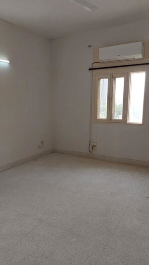 Room in 3 BHK Builder Floor at Sector 23 – for Rent