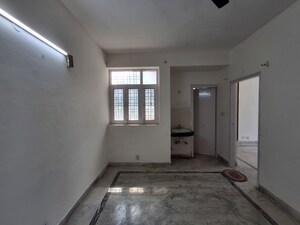 Room in 3 BHK Builder Floor at Sector 21 – for Rent