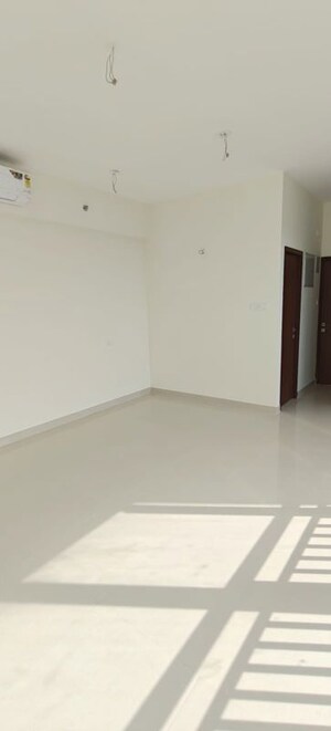 Room in 2 BHK Apartment at Dynamix Divum, Malad East – for Rent